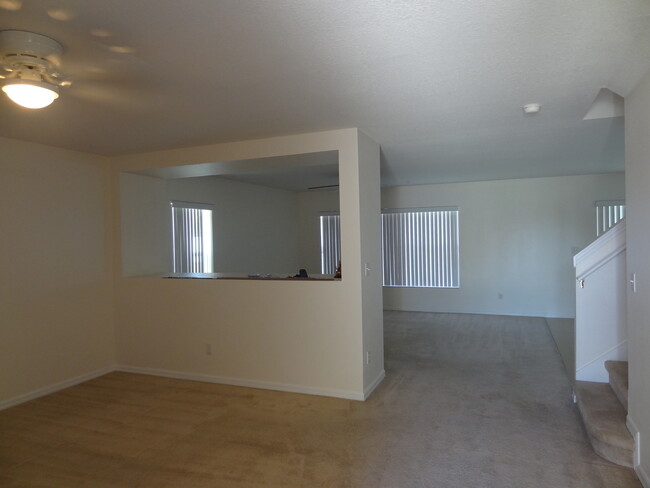 Building Photo - 3 Bedroom, 2.5 Bathroom Home with Bonus Lo...