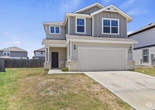Building Photo - Welcome to your chic and spacious retreat