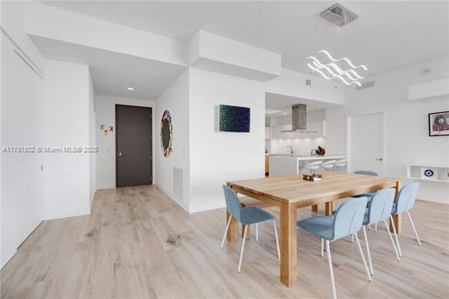 Building Photo - 17111 Biscayne Blvd