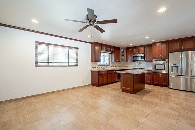 Building Photo - South Scottsdale with Views of Camelback!