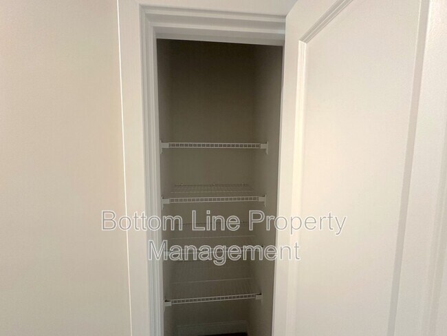 Building Photo - 460 Spearfield Ln