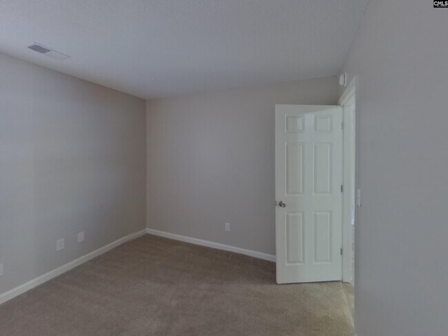 Building Photo - 562 Chisolm Way