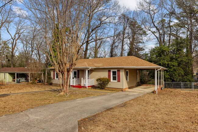 Building Photo - Beautifully Renovated 4 Bedroom 2 Bath Hom...