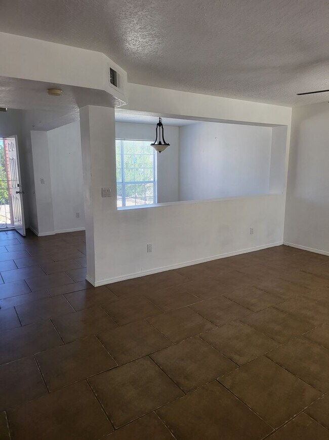 Building Photo - West Side 2/story 3 Bedroom 2 Bath & 2 Car...