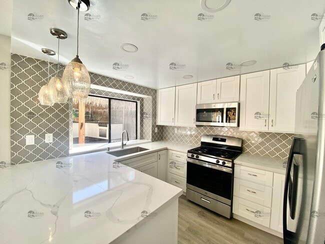 Building Photo - Updated 3BD/2BA with Air Conditioning