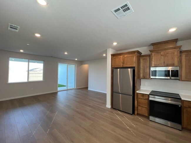 Building Photo - STUNNING BRAND NEW 3 BEDROOM HOME IN W. ROSEVILLE!!