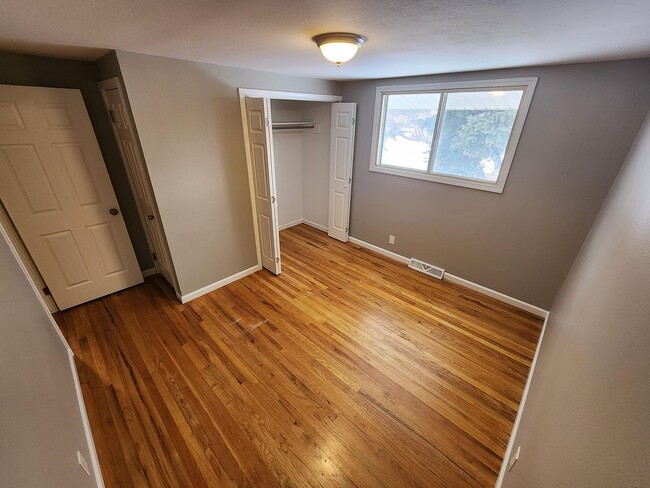 Building Photo - 4901 Circle Dr