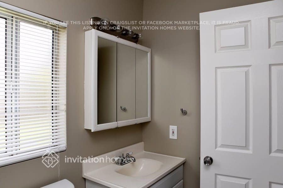 Building Photo - 2010 N Corlett Ave