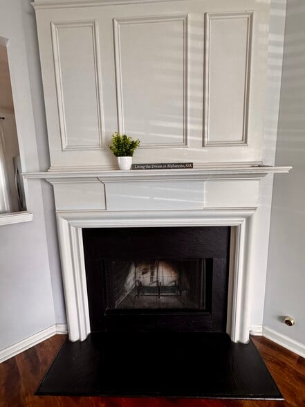 Fireplace - 2200 Kilmington Sq