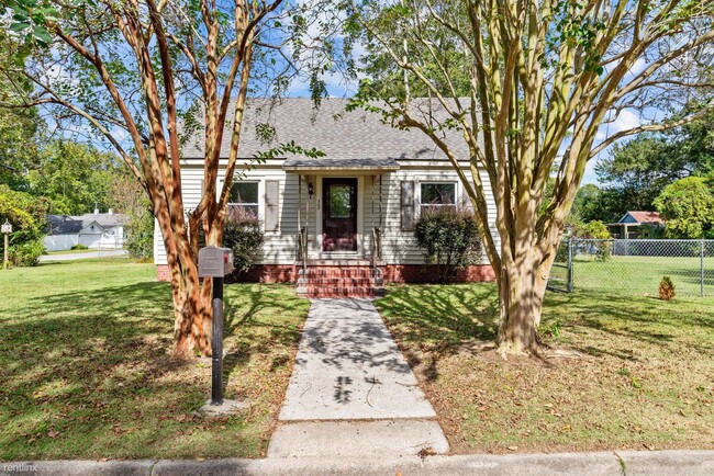 Building Photo - 3 br, 1.5 bath House - 302 East 12th Street