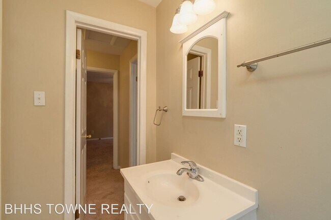 Building Photo - 3 br, 1 bath House - 133 Drew Road