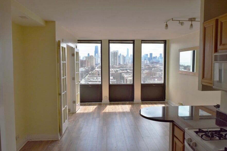 Building Photo - 444 W Fullerton Pky