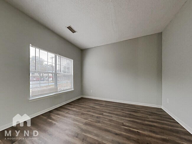 Building Photo - 4316 Hovis Rd