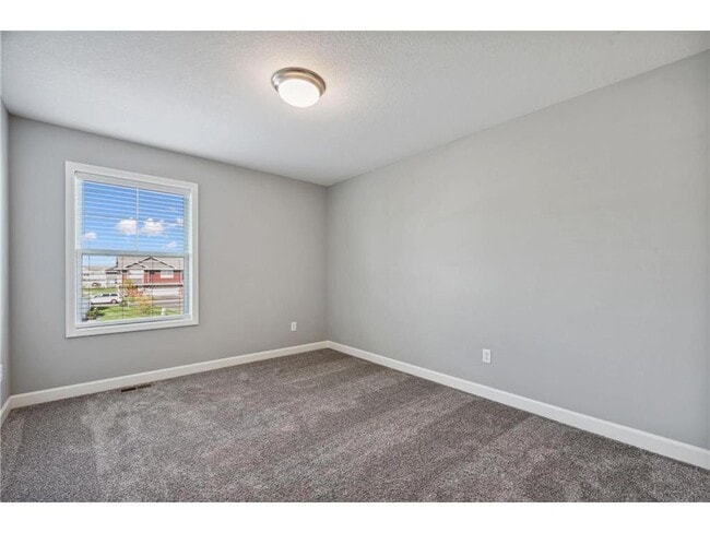 Building Photo - 10902 Holly Pl N