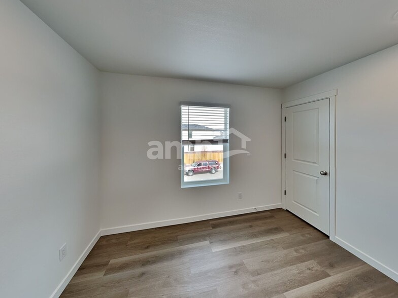 Building Photo - 23633 E 3rd Pl