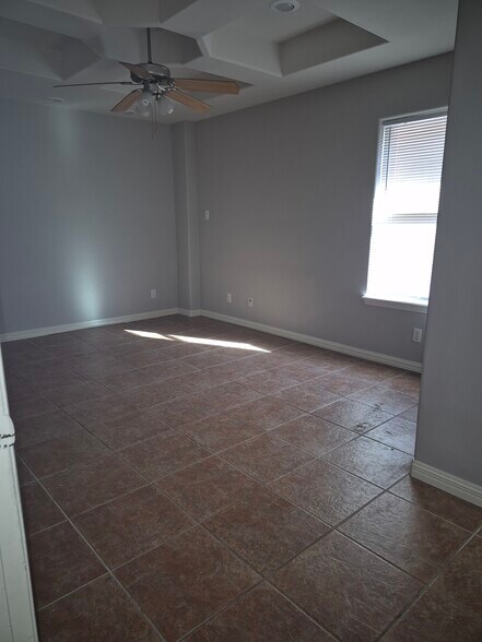Master bedroom - 617 DFW Dr