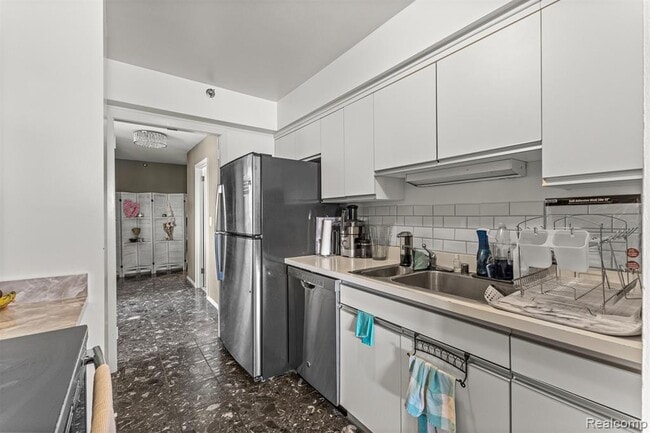 Building Photo - 5000 Town Center Dr