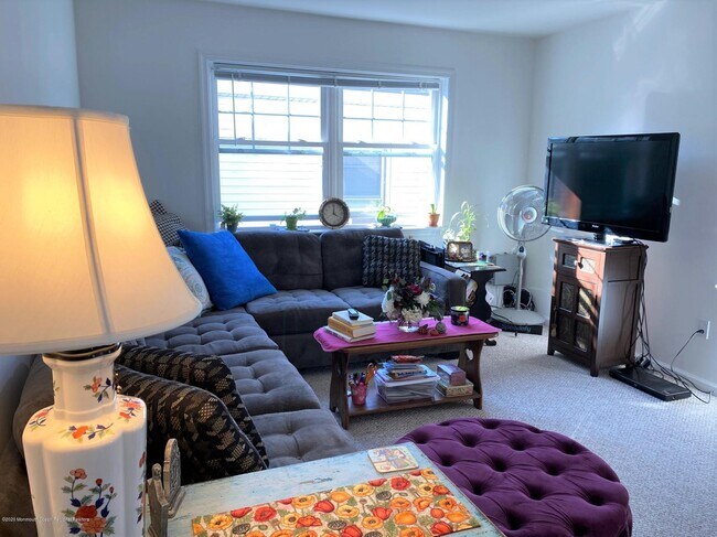 Building Photo - 211 Brinley Ave