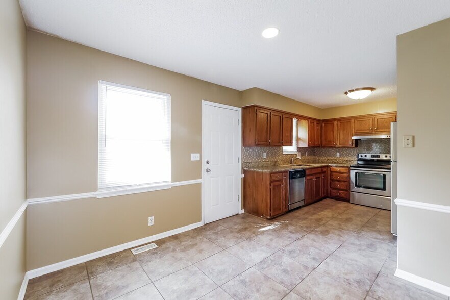 Building Photo - 902 Ridge Dr