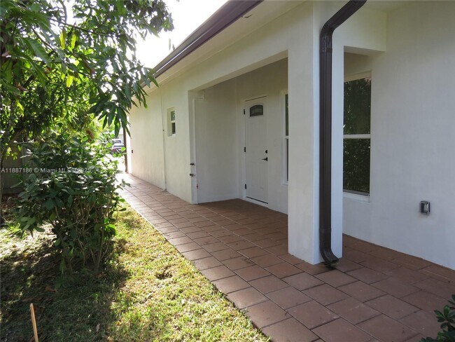 Building Photo - 1671 SW 44th Terrace