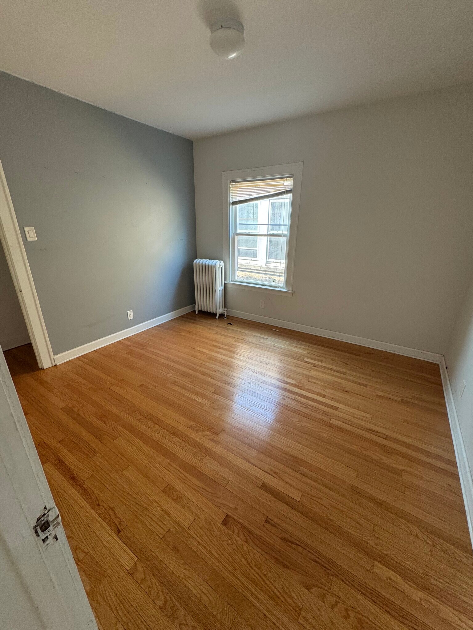Building Photo - 6208 N Artesian Ave