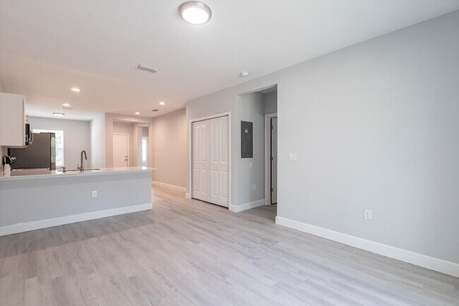Building Photo - BRAND NEW Construction, 3 bed / 2 bath Ren...