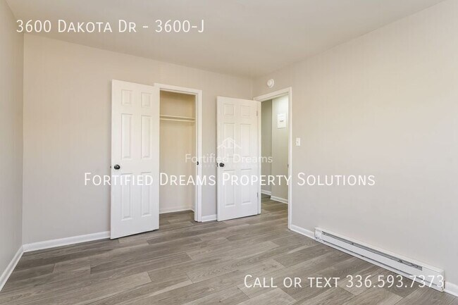 Building Photo - 3600 Dakota Dr