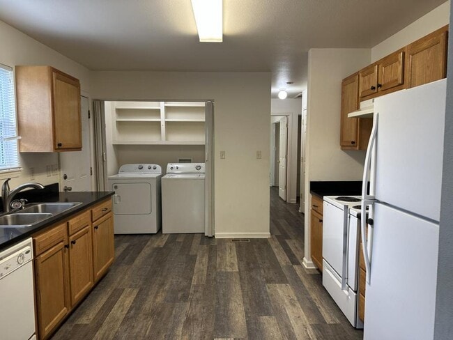 Building Photo - 103 Juniper Pl