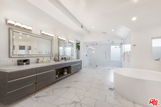 Building Photo - 11037 Anzio Rd