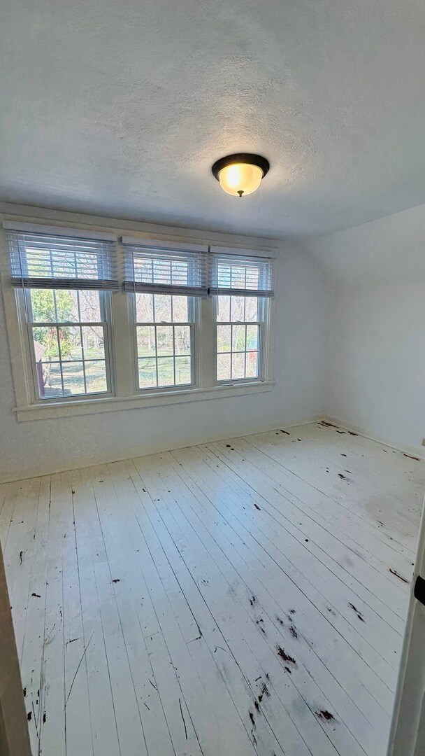 Building Photo - 124 W Crystal Lake Ave