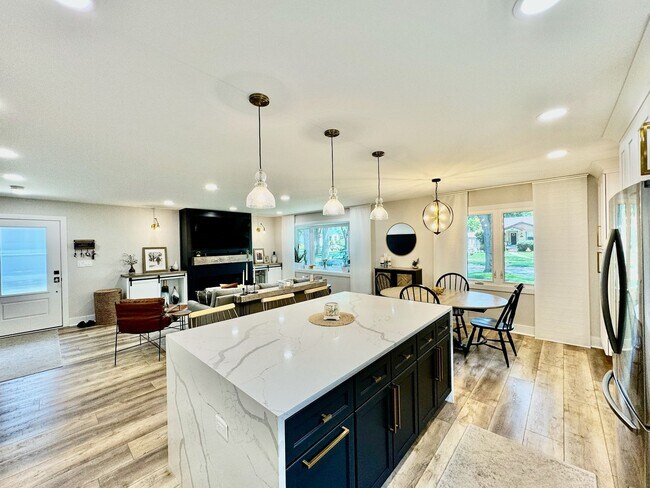 Building Photo - Home in Villa Park
