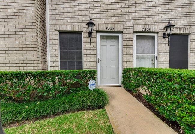 Building Photo - 7326 Regency Square Ct