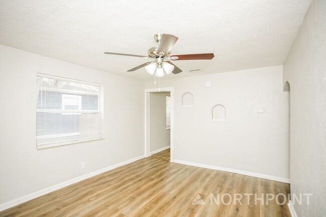 Building Photo - 2040 Union St S