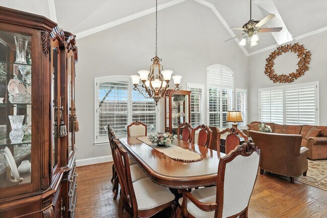 Building Photo - 2303 Chapelwood Dr