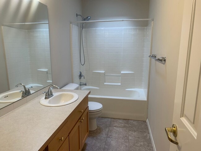 Building Photo - Incredibly maintained home in highly desirable Woodbrook! 4 bed, 3 bath + den! A MUST SEE!