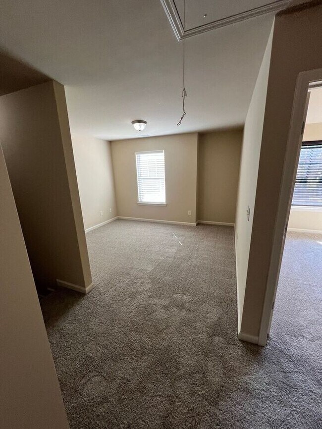 Building Photo - Beautiful 3-Bedroom, 2.5-Bath Home in Established Community!