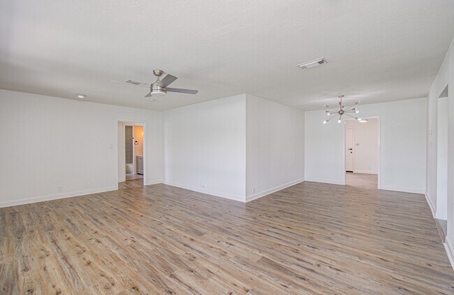 Building Photo - 709 S McCarty Ave