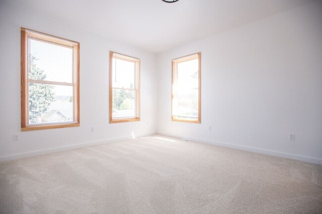 Building Photo - One Month Free ***Available NOW-  3 Bedroo...