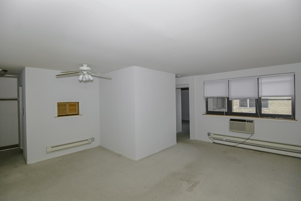 Building Photo - 665 W Wrightwood Ave