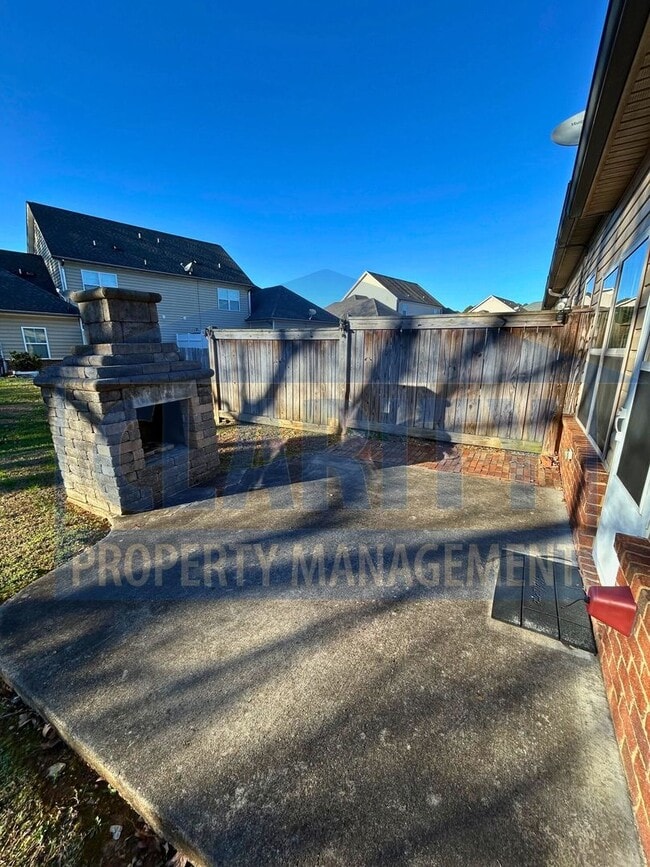 Building Photo - Beautiful two bedroom townhome!