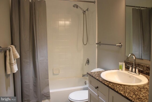 Building Photo - 777 7th St NW