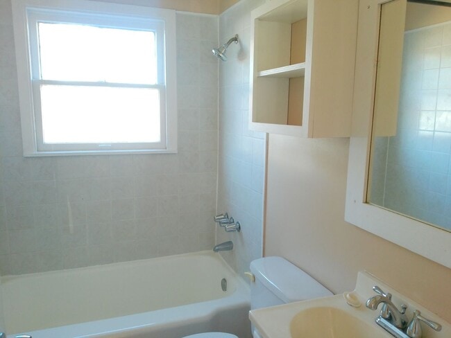 Building Photo - 937 Lum St