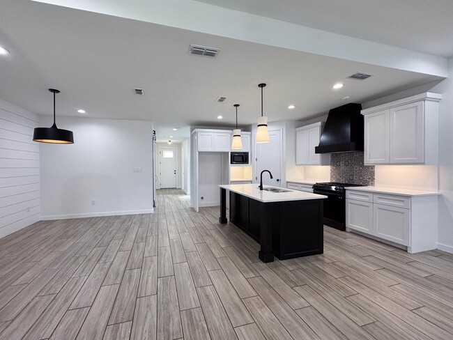 Building Photo - 1222 Sambar Lp