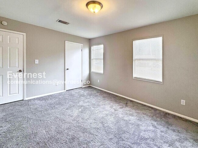 Building Photo - 1560 Meadow Ln