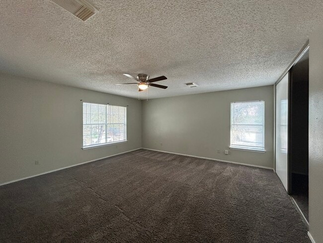 Building Photo - 407 Bluegrass Creek