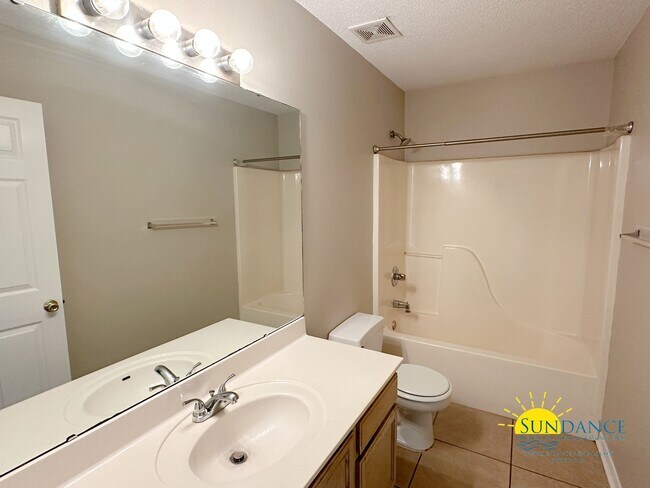 Building Photo - Nice 2 Bedroom Unit in Navarre