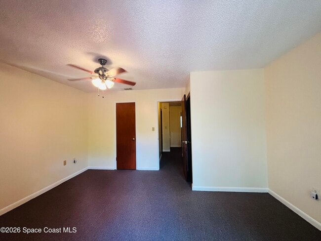Building Photo - 555 Aster Ct