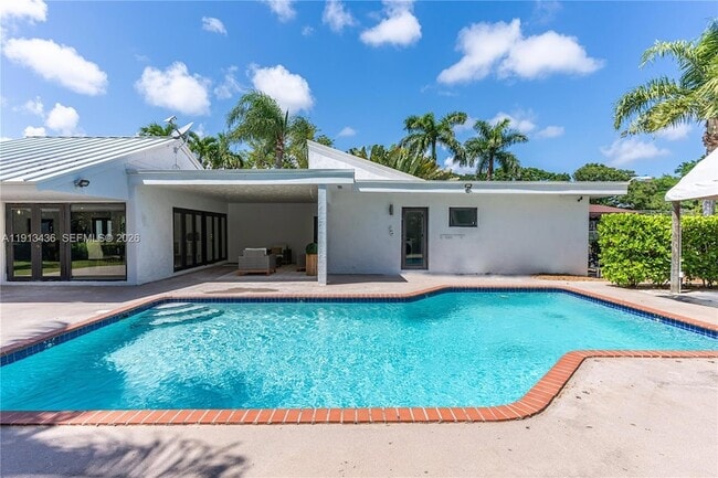 Building Photo - 6900 SW 136th St