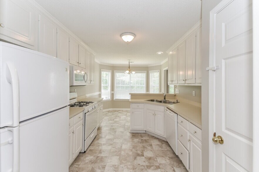 Building Photo - 155 Byington Dr