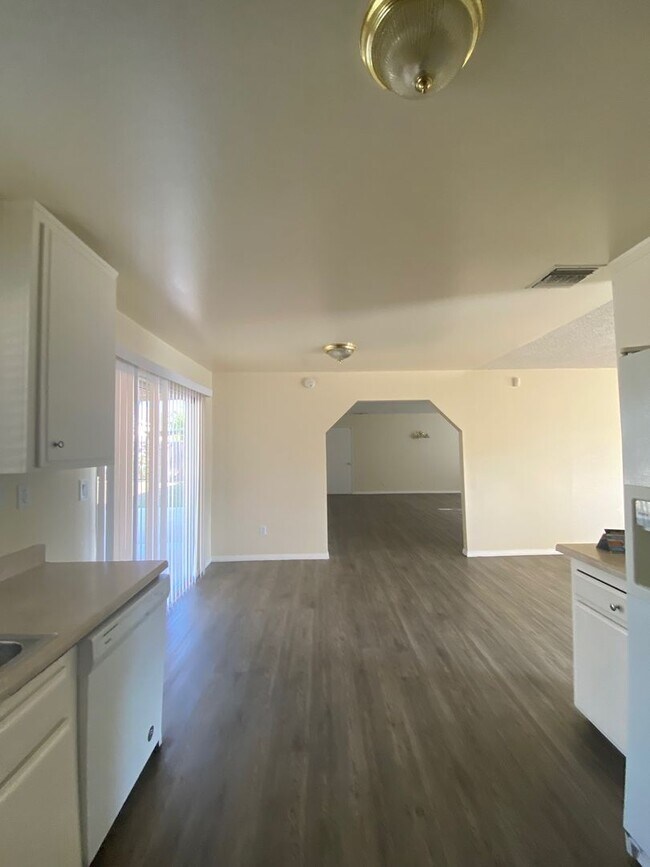 Building Photo - Cozy Grand Terrace Home